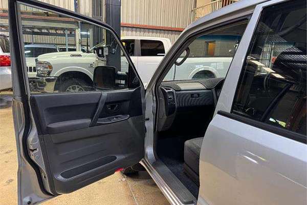 2003 Mitsubishi Pajero GLX NP