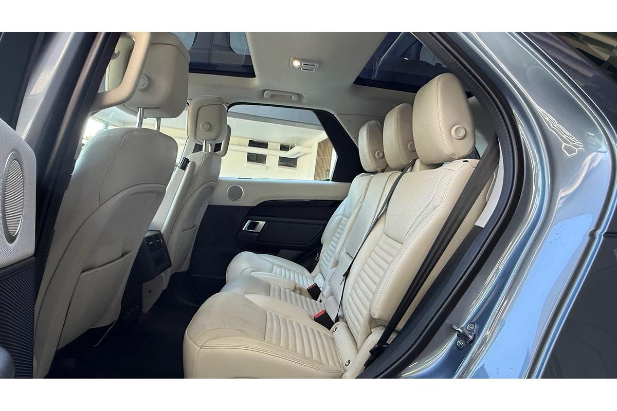 2021 Land Rover Discovery D300 SE Series 5