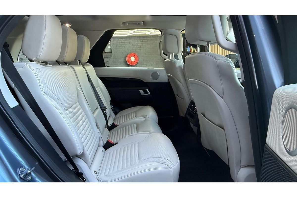 2021 Land Rover Discovery D300 SE Series 5