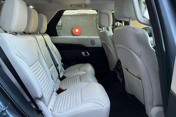 2021 Land Rover Discovery D300 SE Series 5