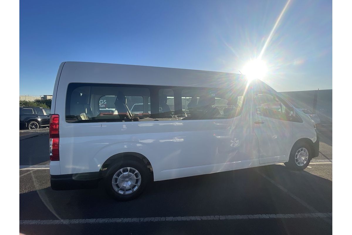 2025 Toyota Hiace Commuter GDH322R
