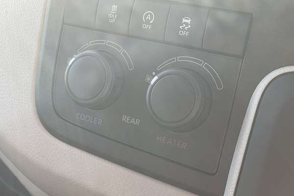 2025 Toyota Hiace Commuter GDH322R