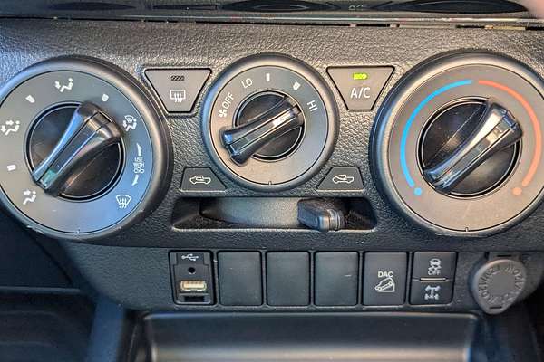 2020 Toyota Hilux SR GUN126R 4X4