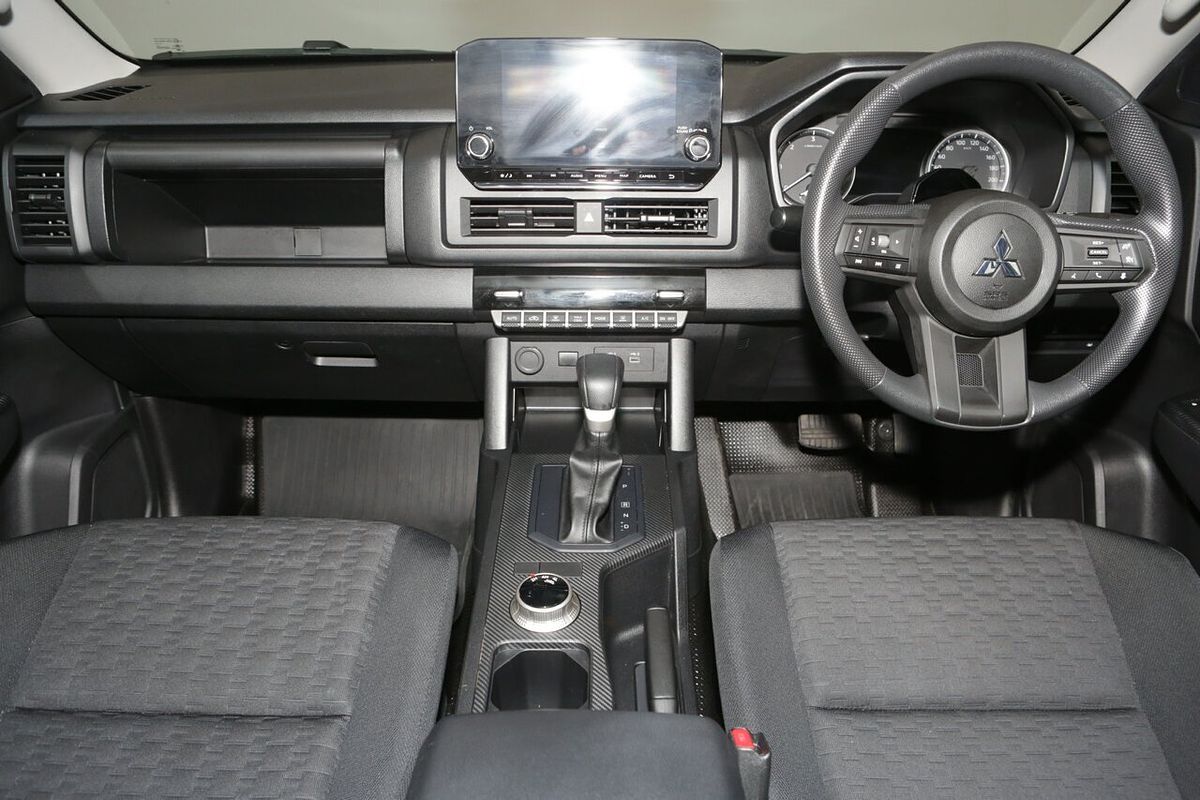 2024 Mitsubishi Triton GLX MV 4X4