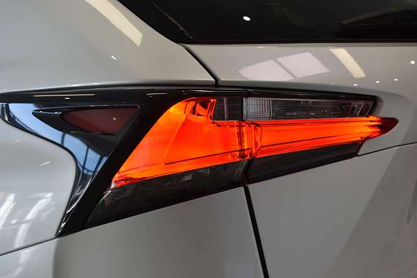 2017 Lexus NX NX300h Luxury AYZ10R