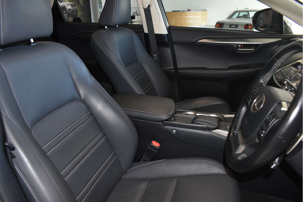 2017 Lexus NX NX300h Luxury AYZ10R