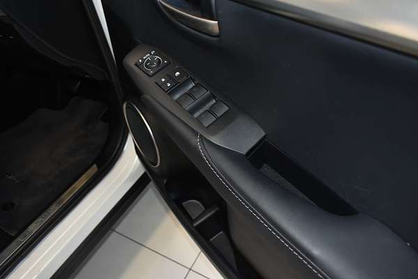 2017 Lexus NX NX300h Luxury AYZ10R