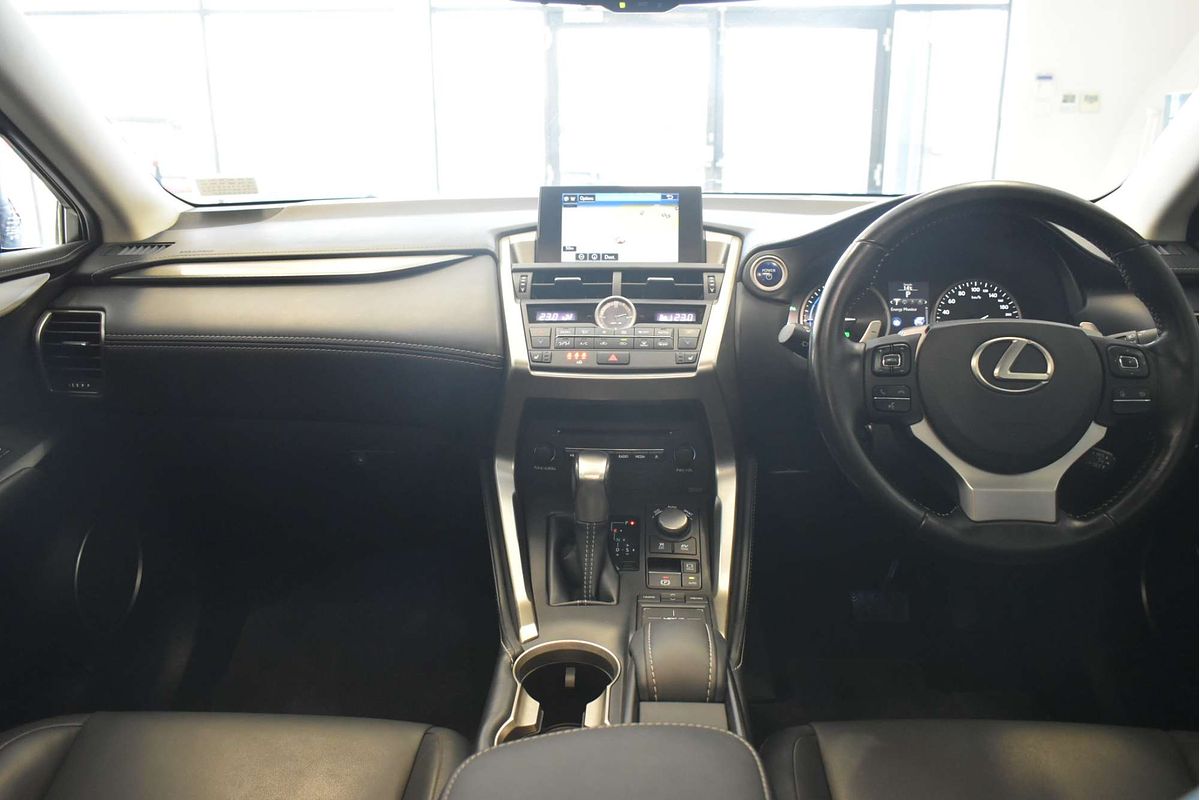 2017 Lexus NX NX300h Luxury AYZ10R