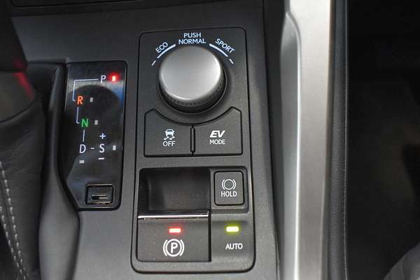 2017 Lexus NX NX300h Luxury AYZ10R