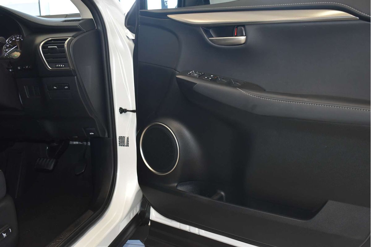 2017 Lexus NX NX300h Luxury AYZ10R