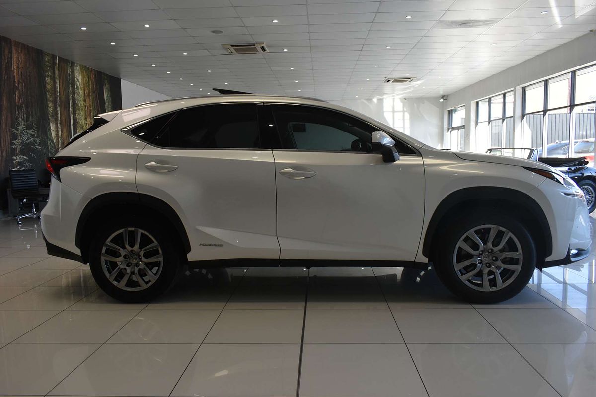 2017 Lexus NX NX300h Luxury AYZ10R