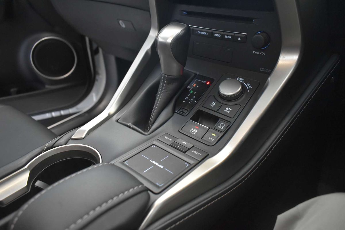 2017 Lexus NX NX300h Luxury AYZ10R