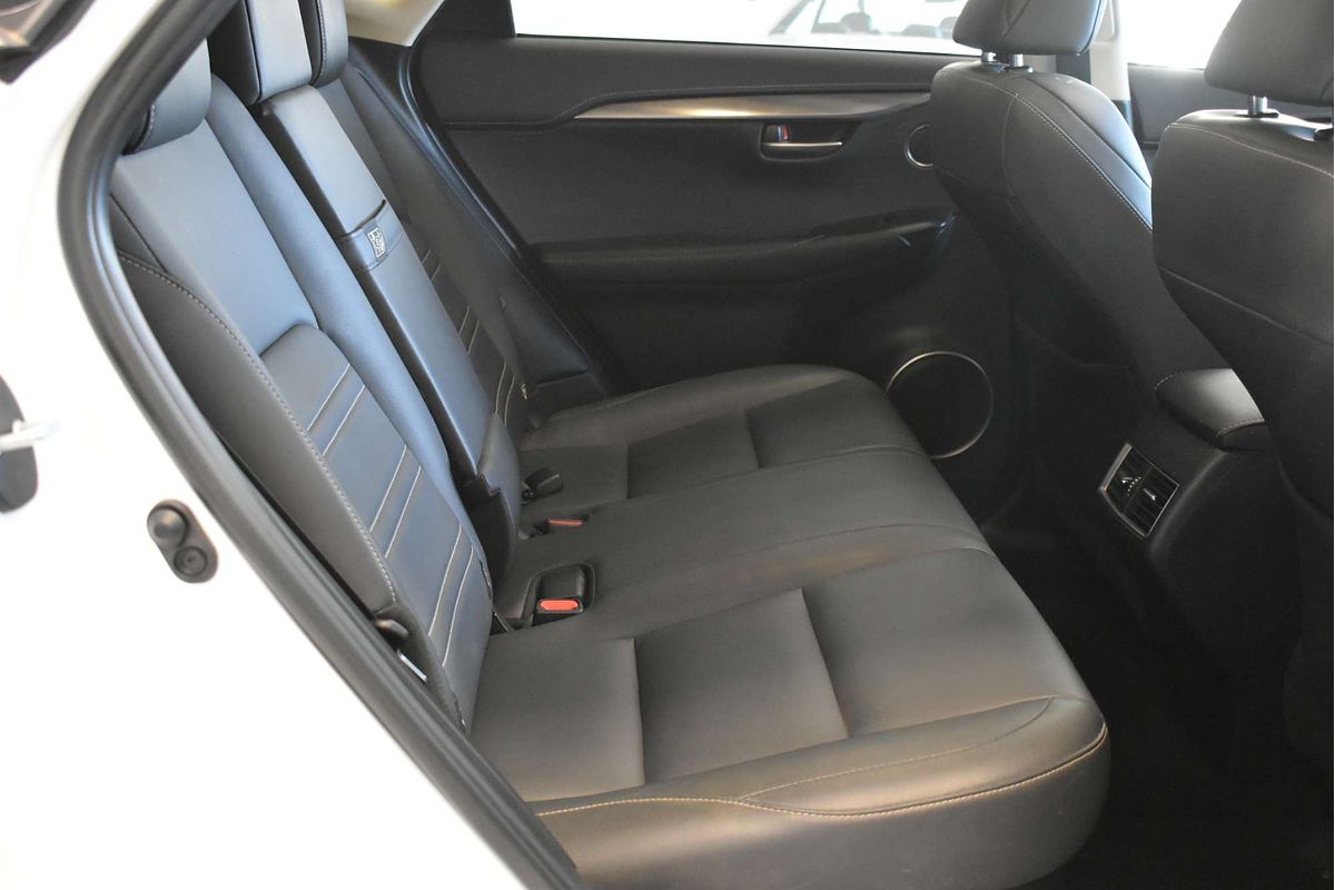 2017 Lexus NX NX300h Luxury AYZ10R