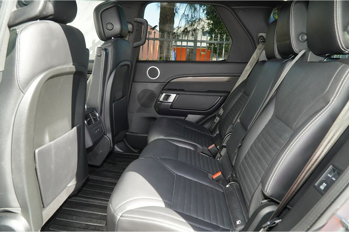 2021 Land Rover Discovery D300 R-Dynamic SE Series 5