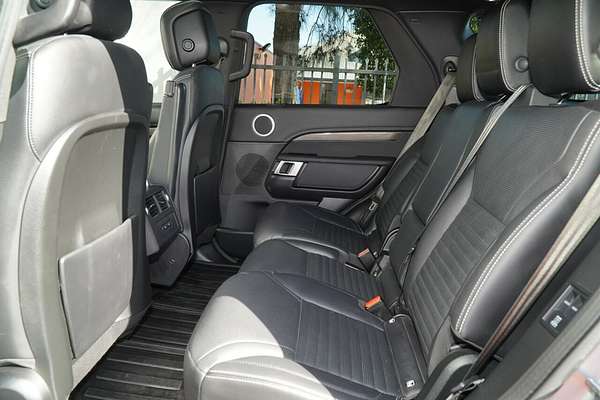 2021 Land Rover Discovery D300 R-Dynamic SE Series 5