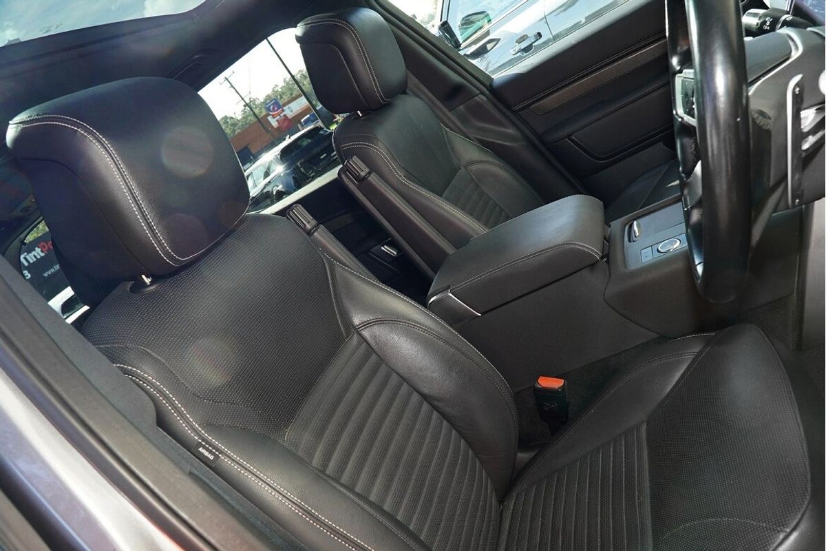 2021 Land Rover Discovery D300 R-Dynamic SE Series 5