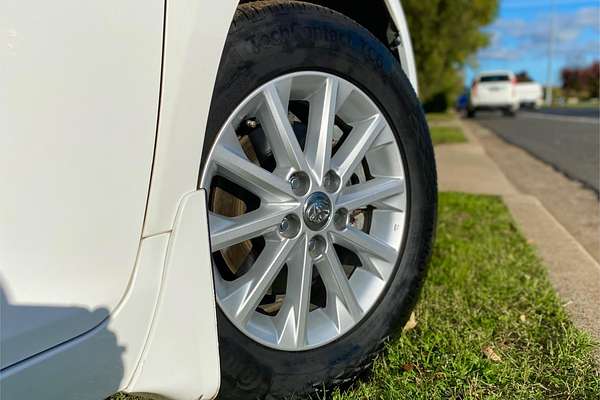 2017 Toyota Camry Altise AVV50R