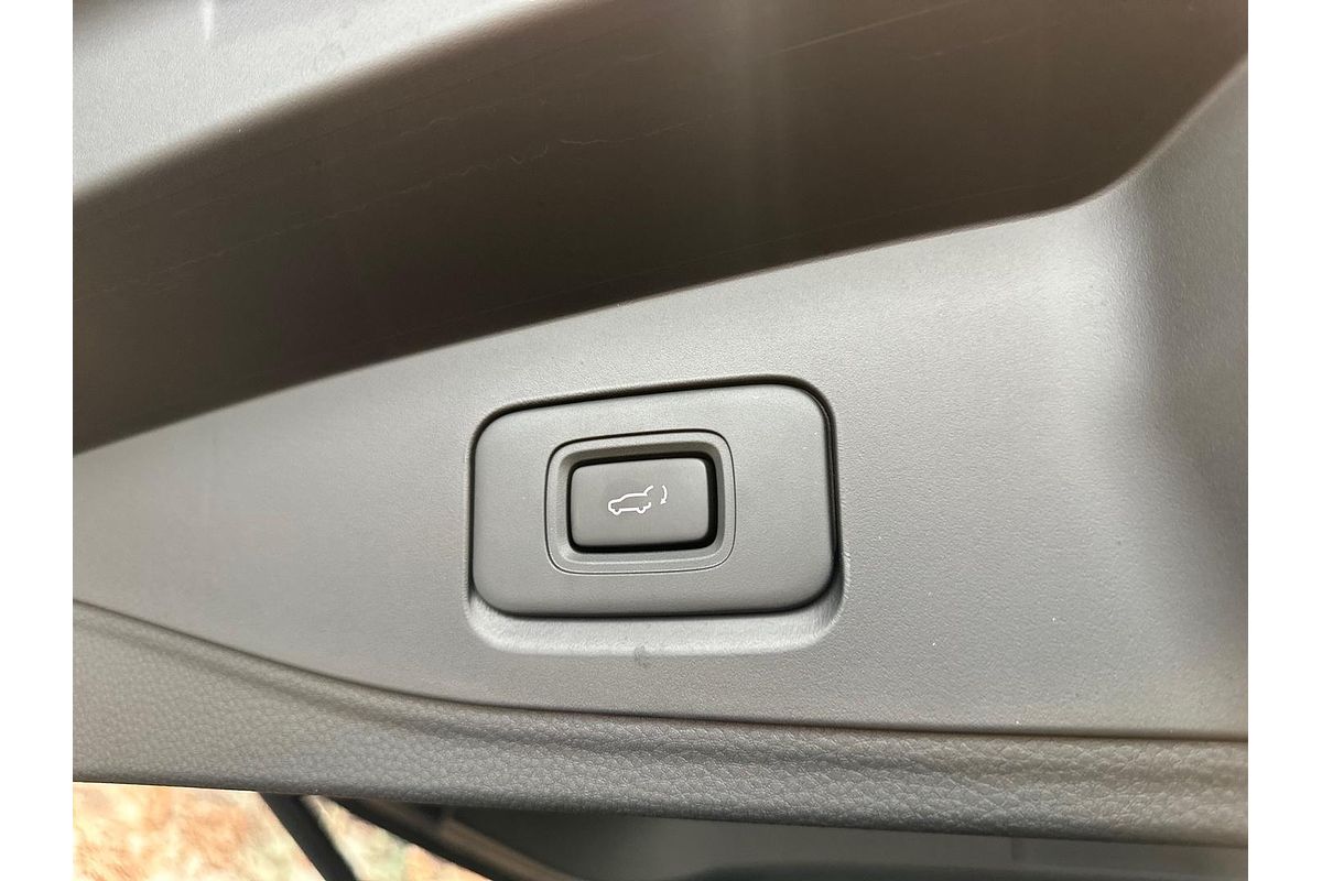2025 Isuzu MU-X LS-T