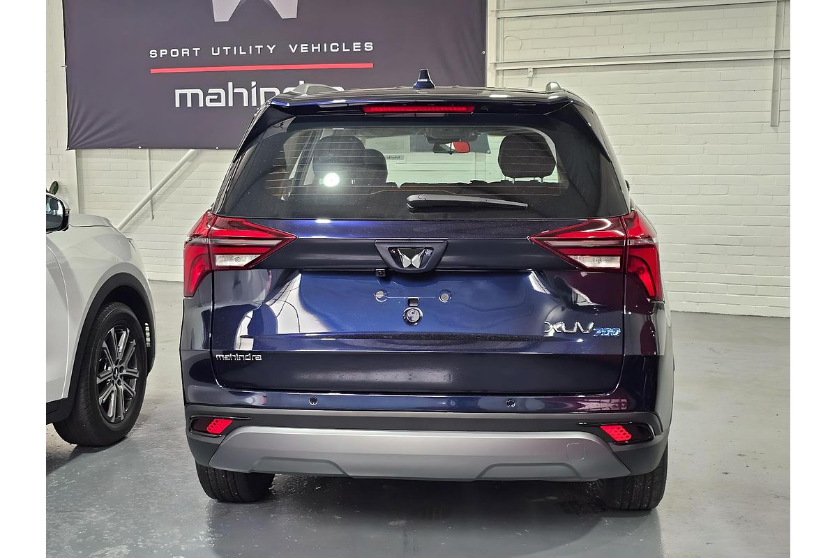 2025 Mahindra XUV700 AX7L