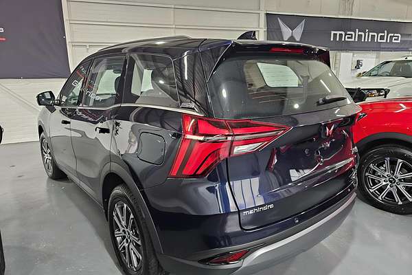 2025 Mahindra XUV700 AX7L