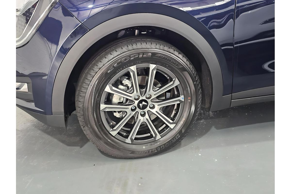2025 Mahindra XUV700 AX7L