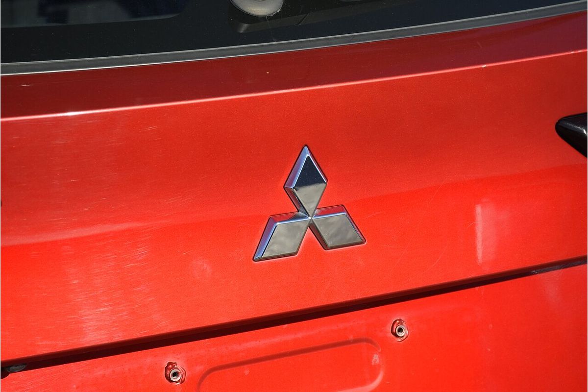 2023 Mitsubishi Outlander ES ZM