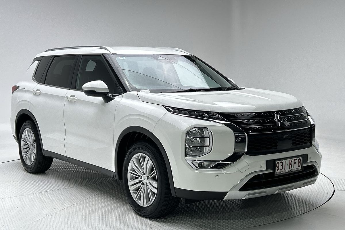 2024 Mitsubishi Outlander LS ZM