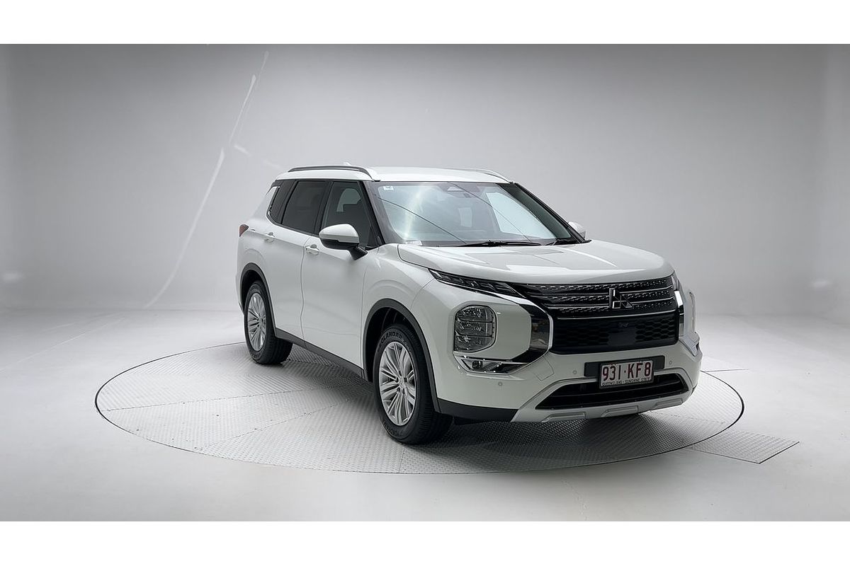 2024 Mitsubishi Outlander LS ZM