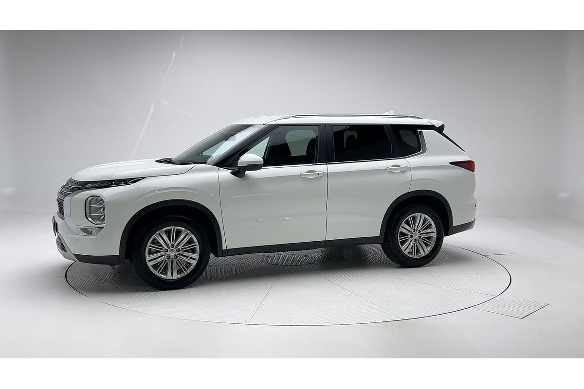 2024 Mitsubishi Outlander LS ZM
