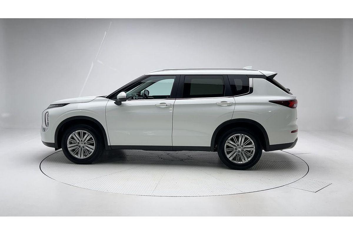 2024 Mitsubishi Outlander LS ZM