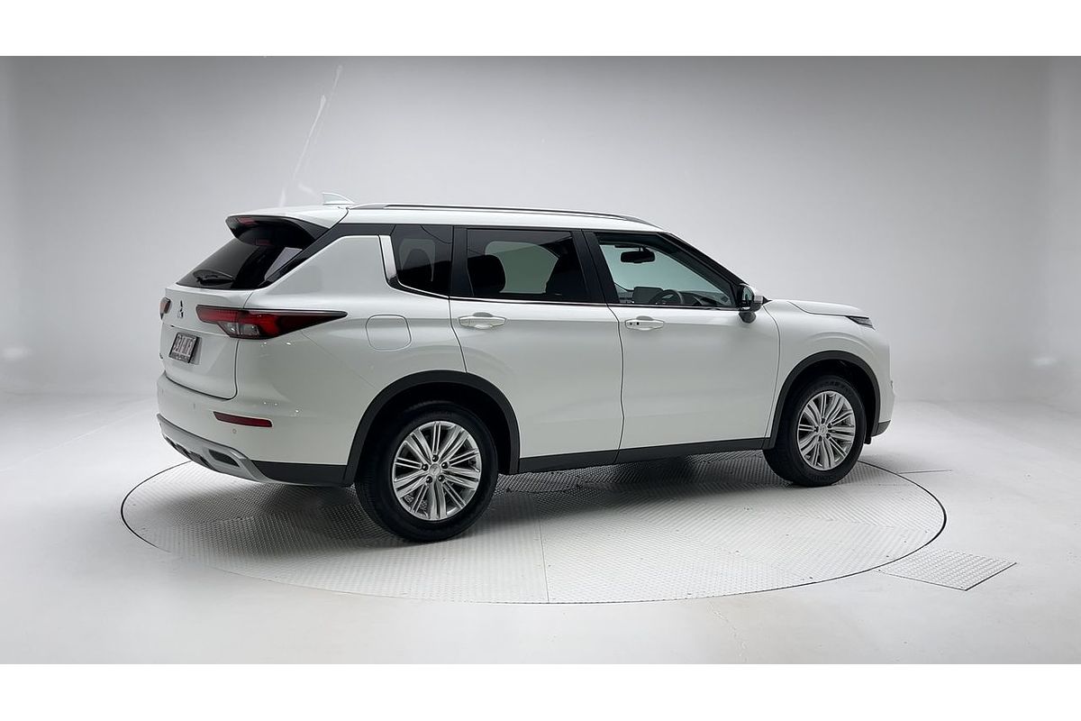 2024 Mitsubishi Outlander LS ZM