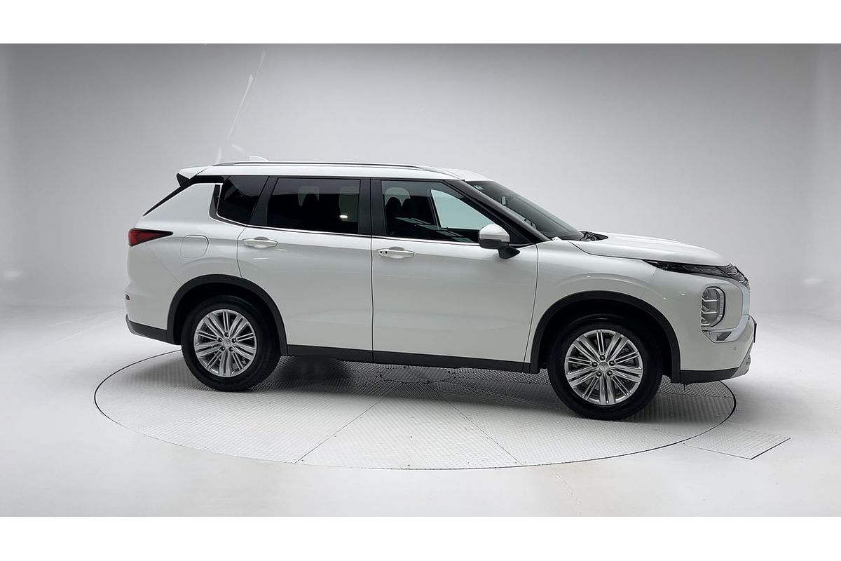 2024 Mitsubishi Outlander LS ZM