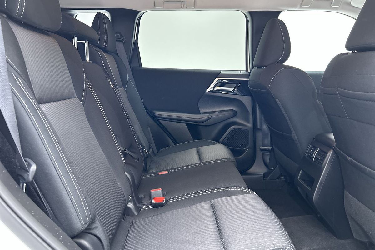 2024 Mitsubishi Outlander LS ZM