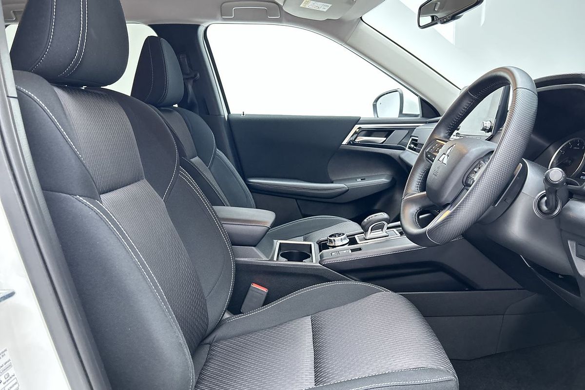 2024 Mitsubishi Outlander LS ZM