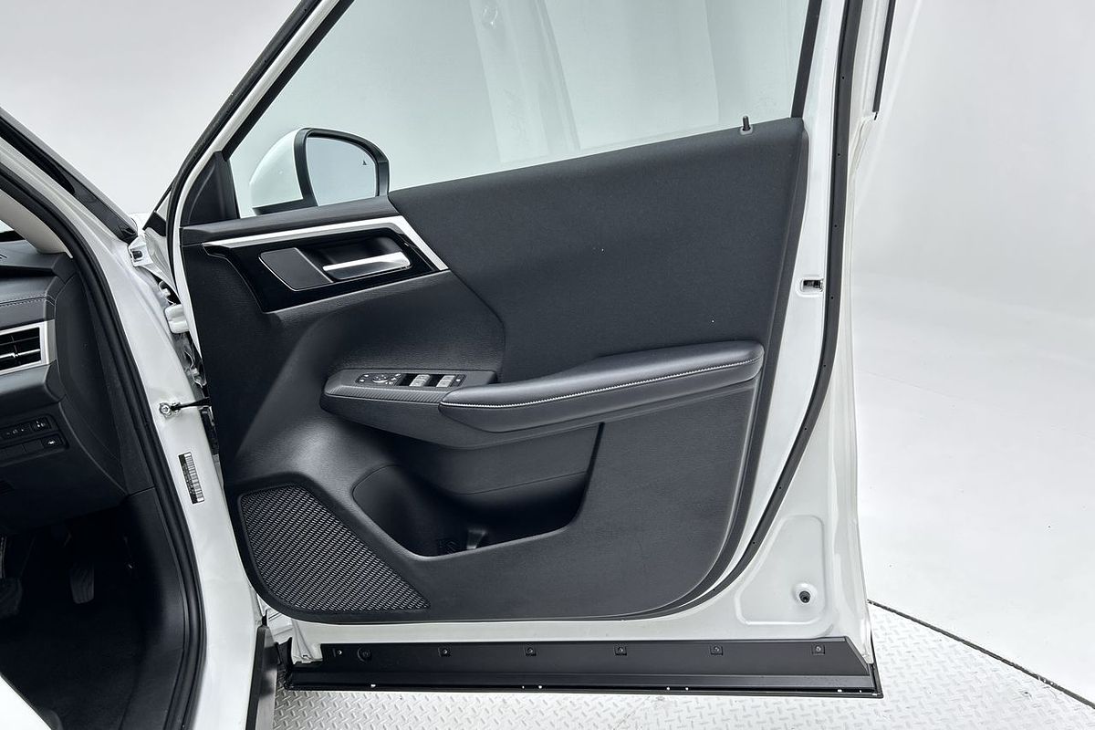 2024 Mitsubishi Outlander LS ZM