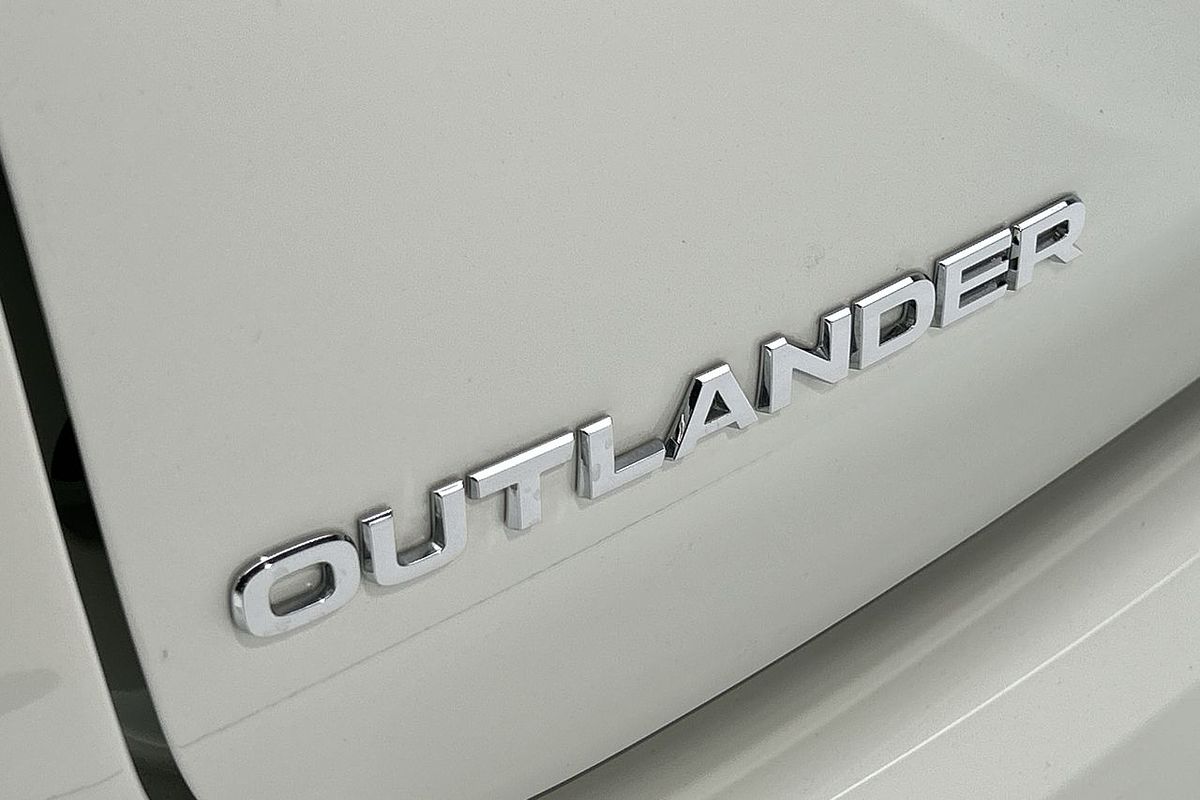 2024 Mitsubishi Outlander LS ZM