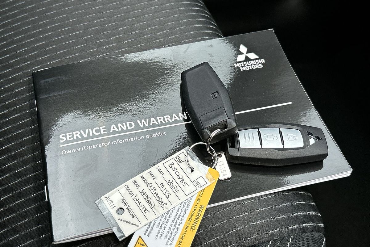 2024 Mitsubishi Outlander LS ZM