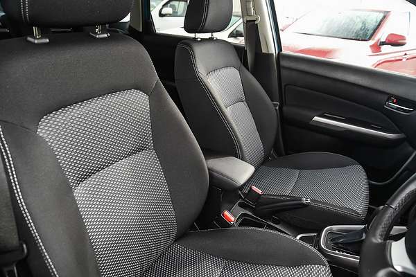 2024 Suzuki Vitara Shadow LY Series II