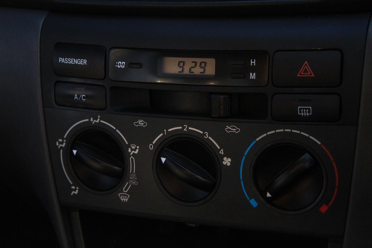 2005 Toyota Corolla Conquest ZZE122R