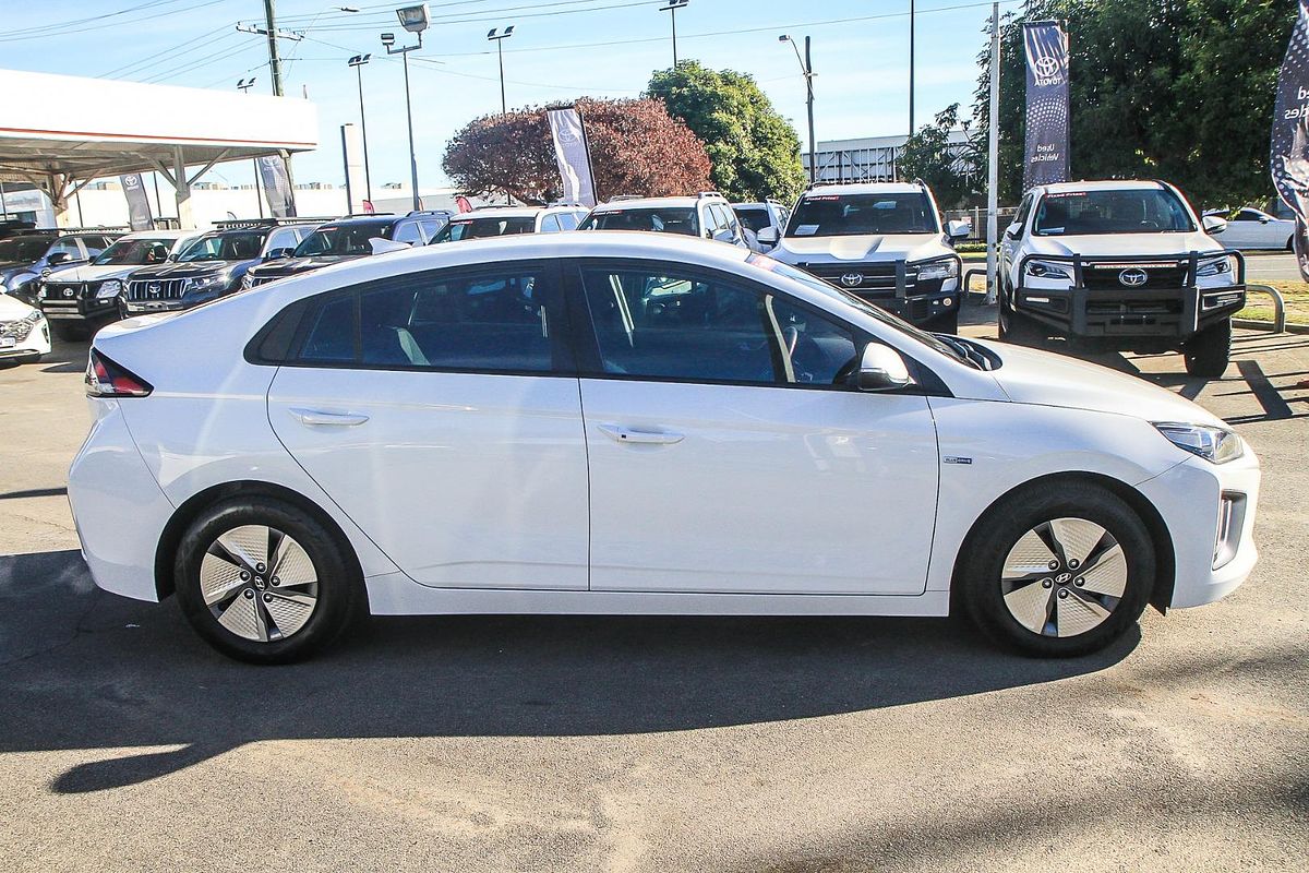 2020 Hyundai IONIQ Hybrid Elite AE.3