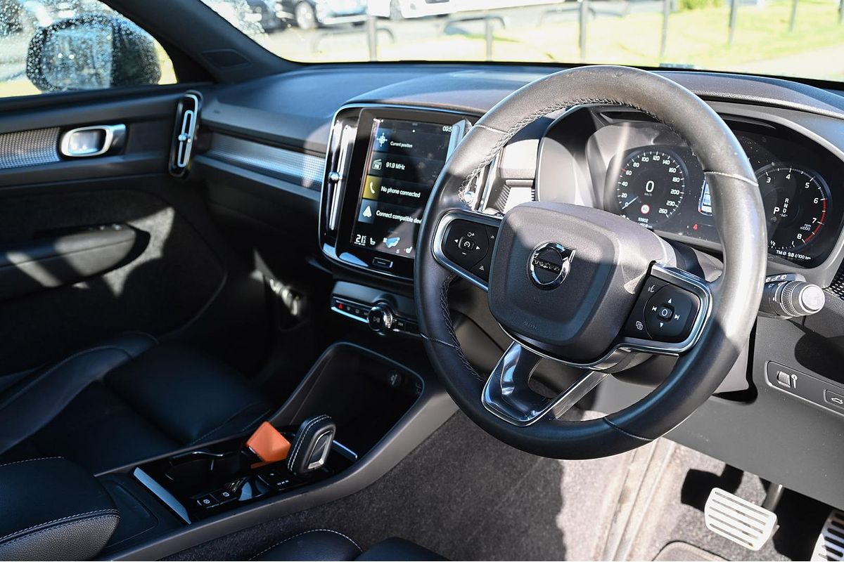 2021 Volvo XC40 T5 R-Design