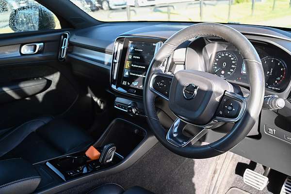 2021 Volvo XC40 T5 R-Design