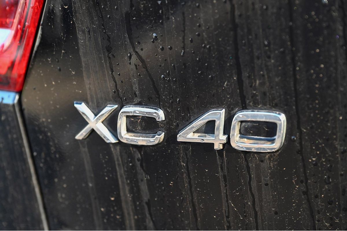 2021 Volvo XC40 T5 R-Design