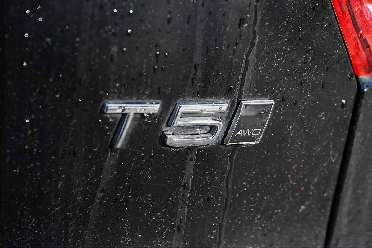 2021 Volvo XC40 T5 R-Design