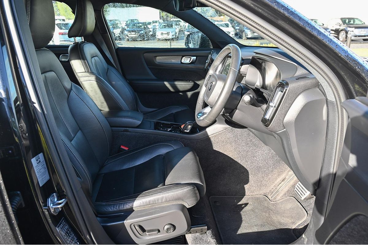 2021 Volvo XC40 T5 R-Design