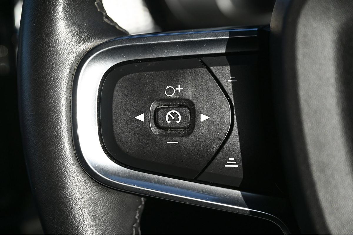 2021 Volvo XC40 T5 R-Design