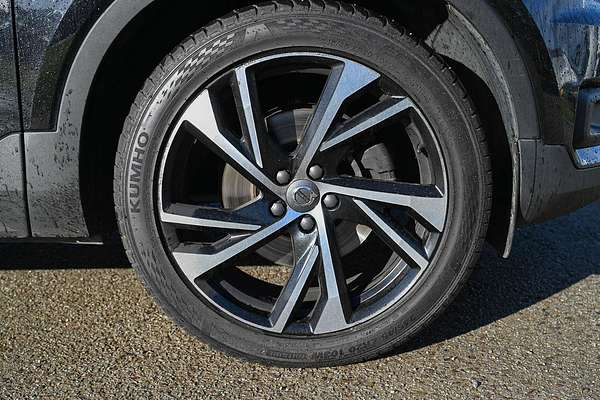 2021 Volvo XC40 T5 R-Design