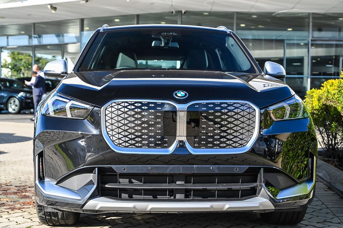 2024 BMW iX1 eDrive20 xLine U11
