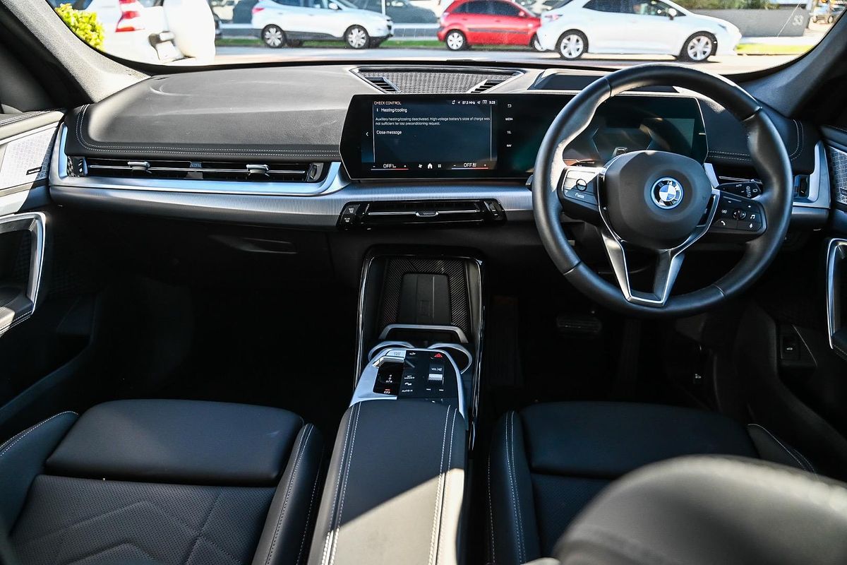2024 BMW iX1 eDrive20 xLine U11