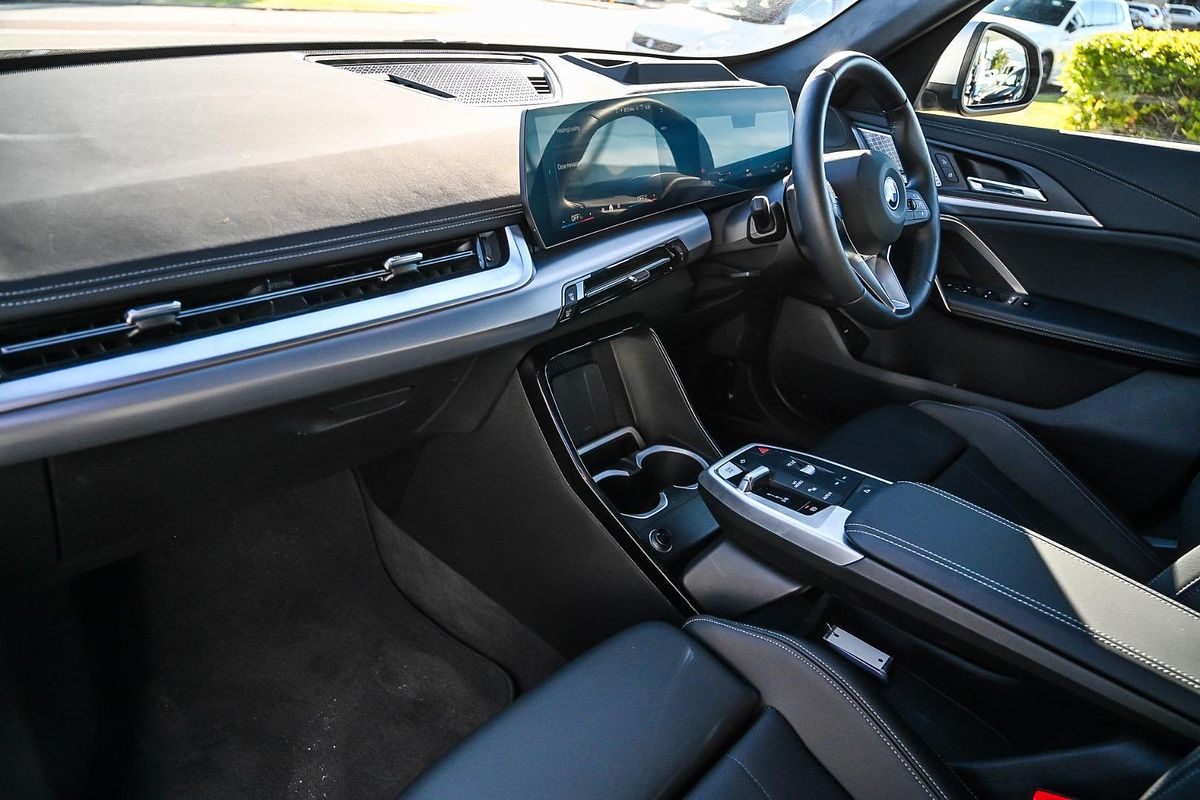 2024 BMW iX1 eDrive20 xLine U11